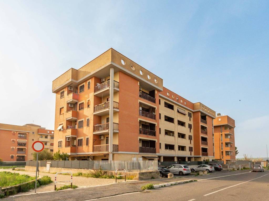 appartamento in vendita a Roma in zona Castelverde