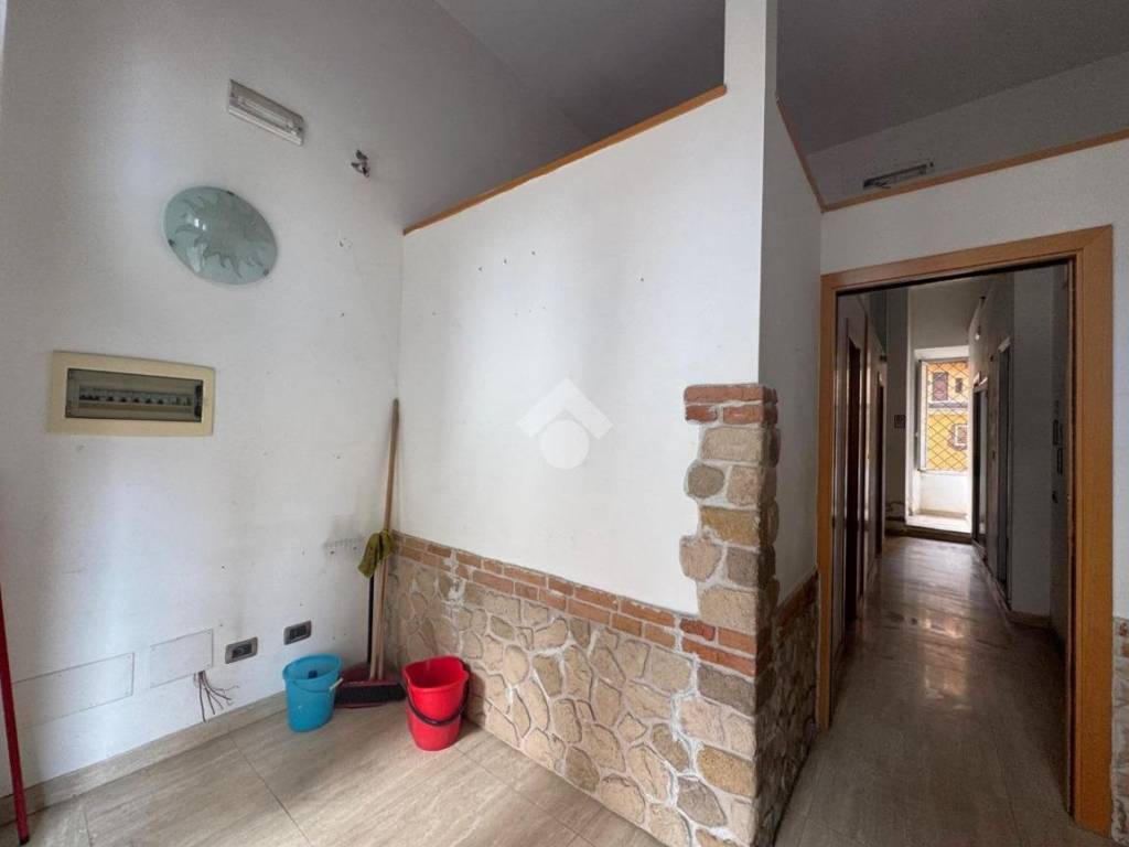 negozio in vendita a Roma in zona Tuscolano