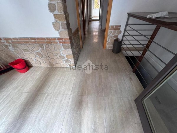 locale commerciale in vendita a Roma in zona Tuscolano