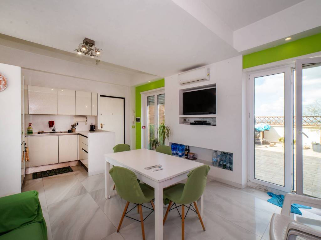 appartamento in vendita a Roma in zona Acilia