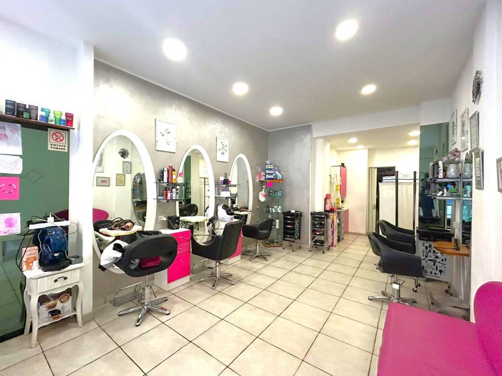 negozio in vendita a Roma in zona Collatino