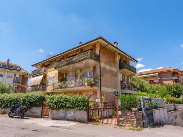 appartamento in vendita a Roma in zona Appio Pignatelli