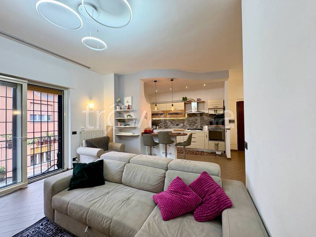 appartamento in vendita a Roma in zona Colle del Sole