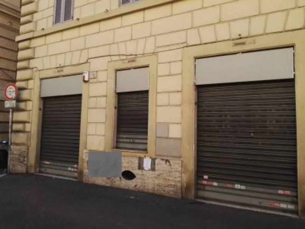 negozio in vendita a Roma in zona Parione/Sant'Eustachio