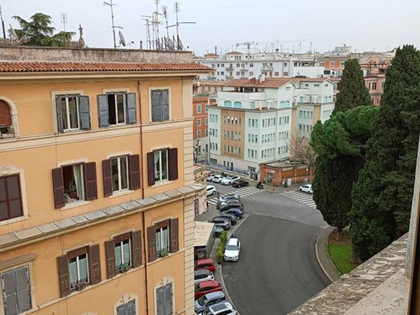 appartamento in vendita a Roma in zona Rione Prati