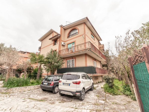 appartamento in vendita a Roma in zona Case Rosse