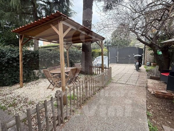casa indipendente in vendita a Roma in zona Trigoria
