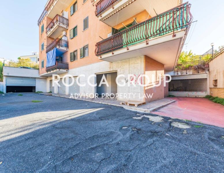 negozio in vendita a Roma in zona Primavalle