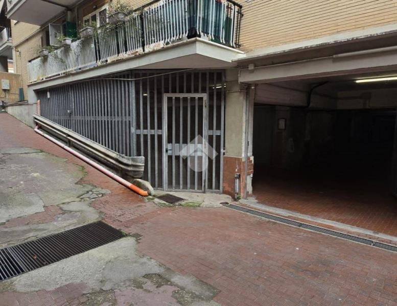 locale di sgombero in vendita a Roma in zona Ostia