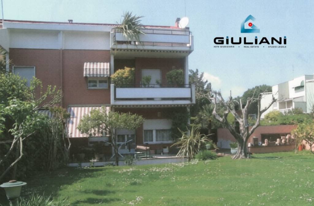 casa indipendente in vendita a Roma in zona Axa