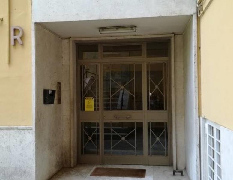 locale commerciale in vendita a Roma in zona Ostiense