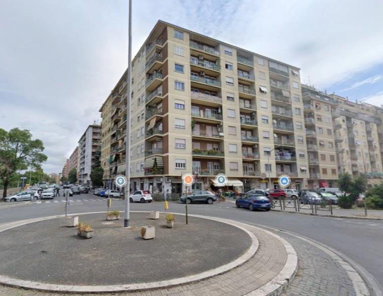 appartamento in vendita a Roma in zona Ostiense