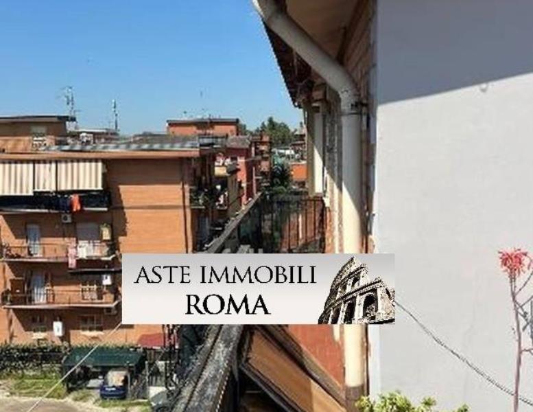 appartamento in vendita a Roma in zona Torre Angela