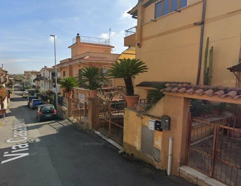 appartamento in vendita a Roma in zona Valle Muricana