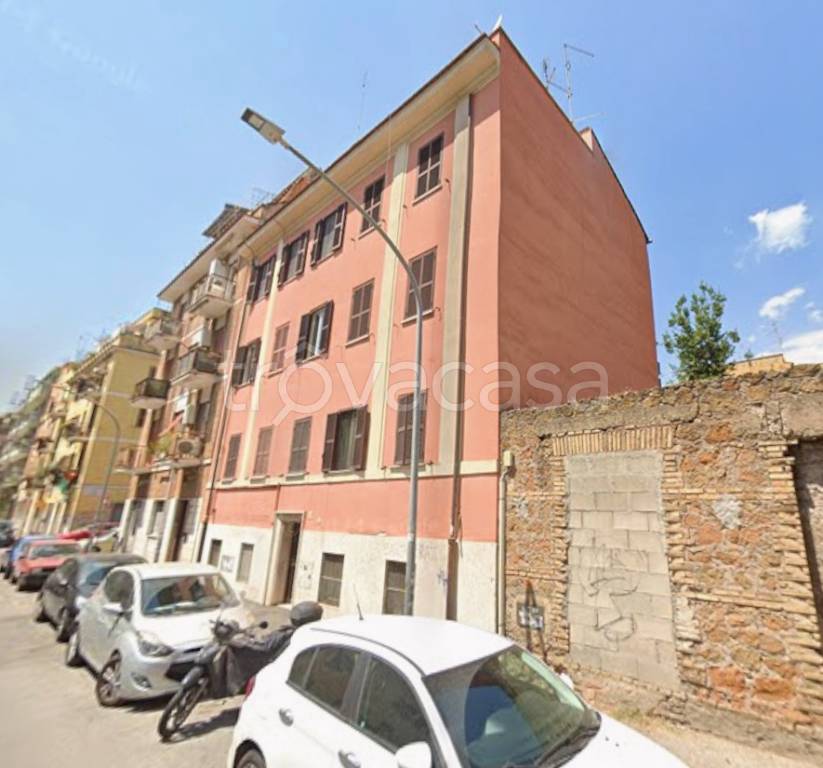 appartamento in vendita a Roma in zona Tuscolano