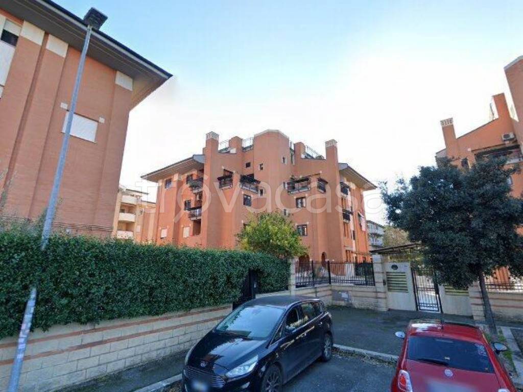 appartamento in vendita a Roma in zona Osteria del Curato