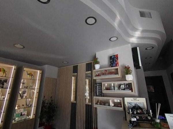 negozio in vendita a Roma in zona San Basilio