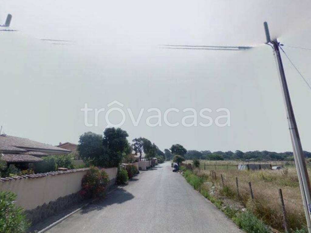 locale commerciale in vendita a Roma in zona Infernetto