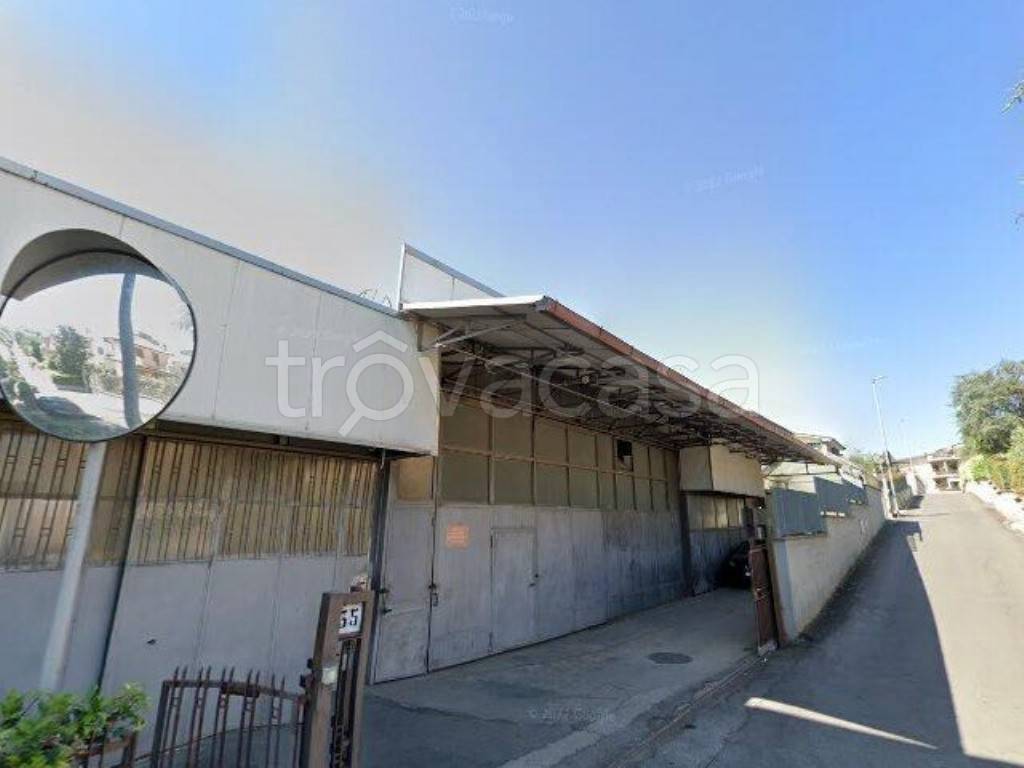locale commerciale in vendita a Roma in zona Finocchio