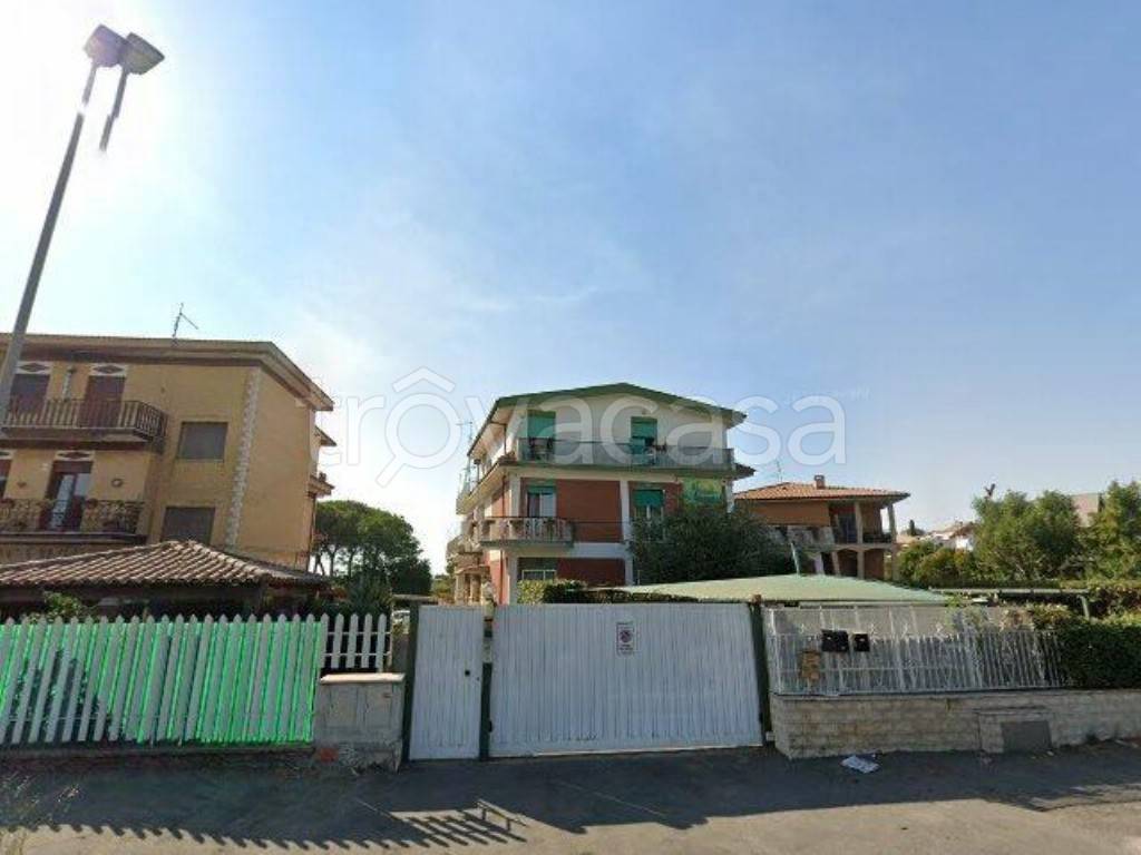 appartamento in vendita a Roma in zona Borghesiana