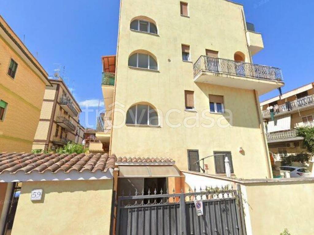 appartamento in vendita a Roma in zona Tor Bella Monaca