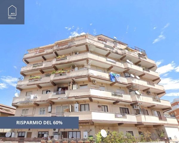 appartamento in vendita a Roma in zona Torre Angela