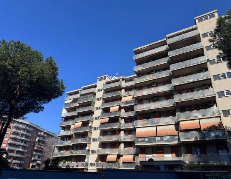 appartamento in vendita a Roma in zona Torre Spaccata
