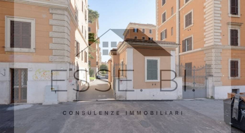 appartamento in vendita a Roma in zona Tuscolano