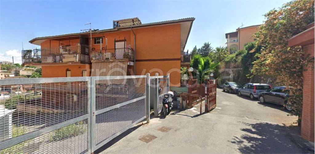 appartamento in vendita a Roma in zona Finocchio