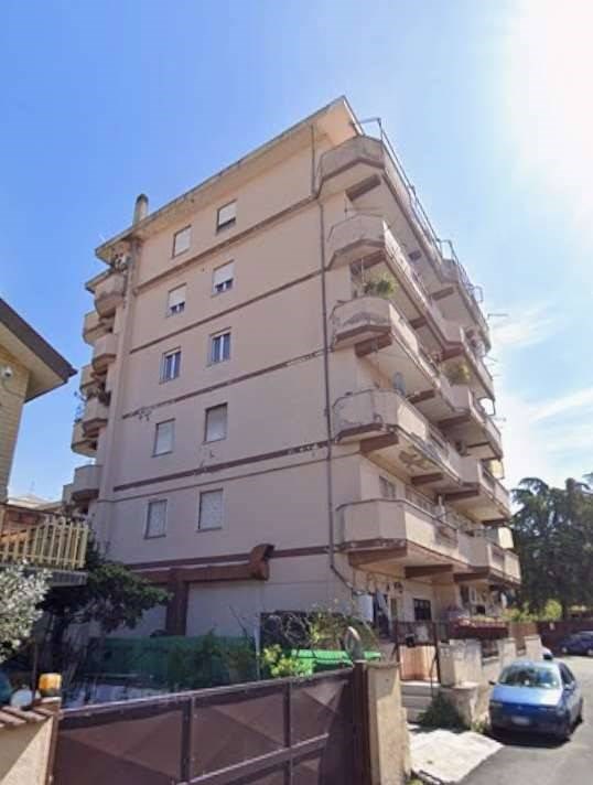 appartamento in vendita a Roma in zona Torre Angela