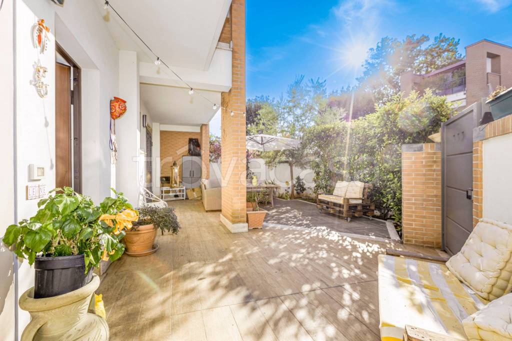 casa indipendente in vendita a Roma in zona Appio Claudio