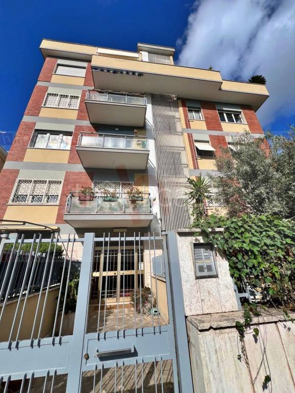 appartamento in vendita a Roma in zona Appio Claudio