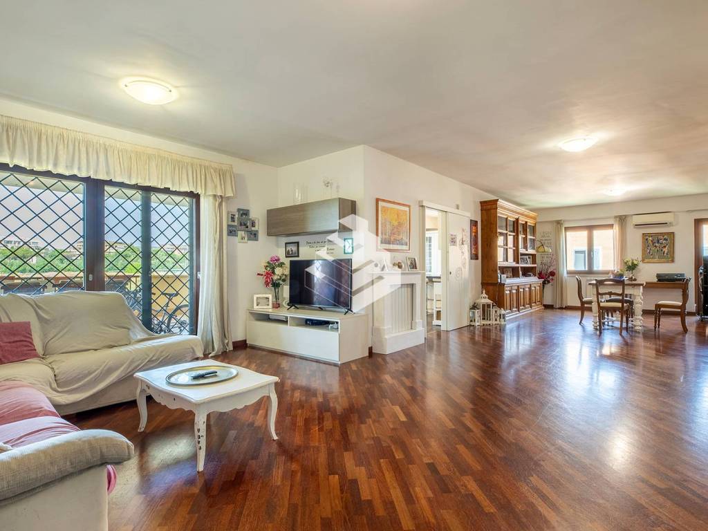 appartamento in vendita a Roma in zona Mezzocammino