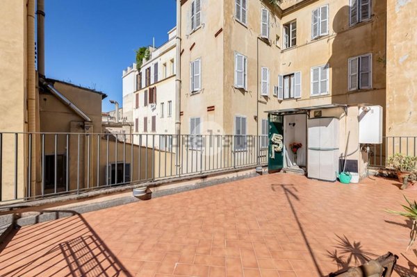 appartamento in vendita a Roma in zona Rione Monti/Campitelli