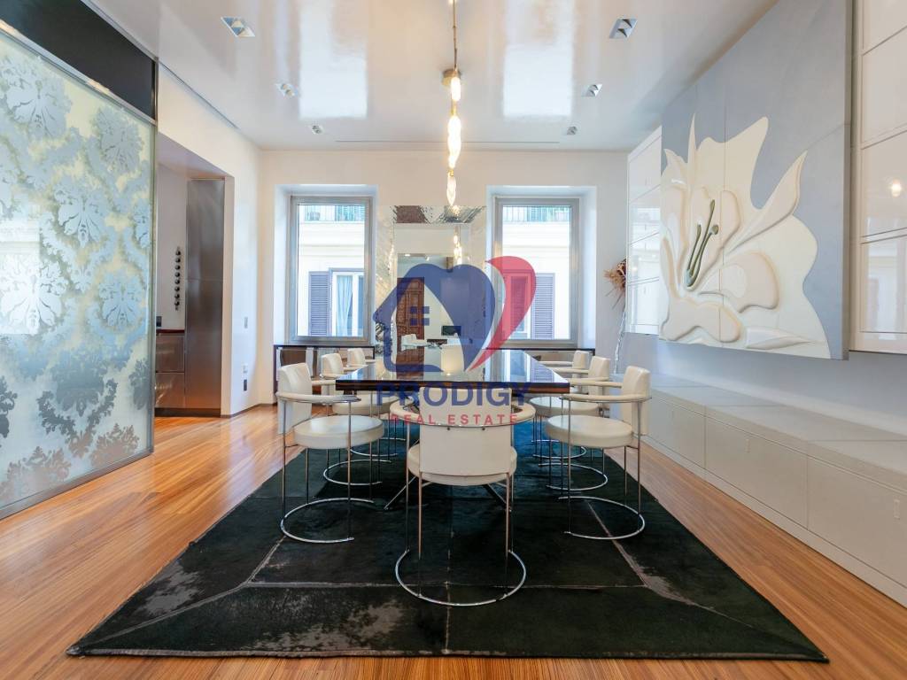 appartamento in vendita a Roma in zona Trevi-Colonna