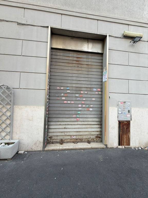 negozio in vendita a Roma in zona Prenestino-Labicano
