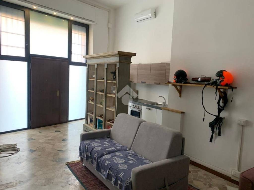 negozio in vendita a Roma in zona Appio Latino