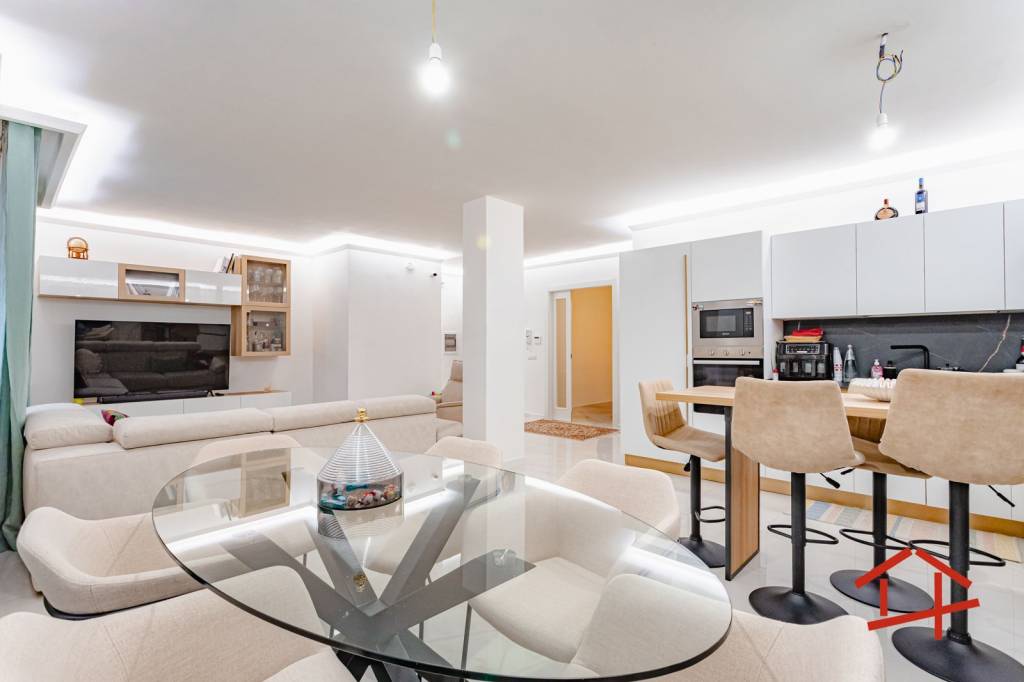 appartamento in vendita a Roma in zona Ardeatino