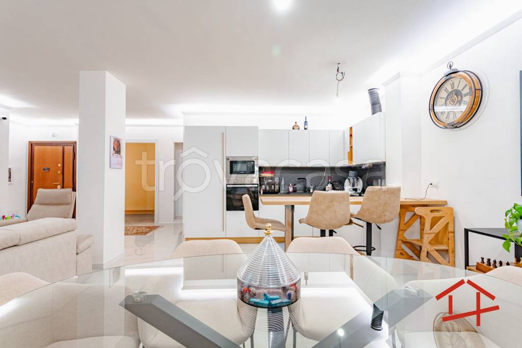 appartamento in vendita a Roma in zona Ardeatino