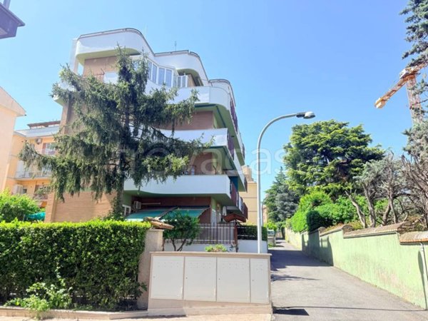 appartamento in vendita a Roma in zona Gianicolense