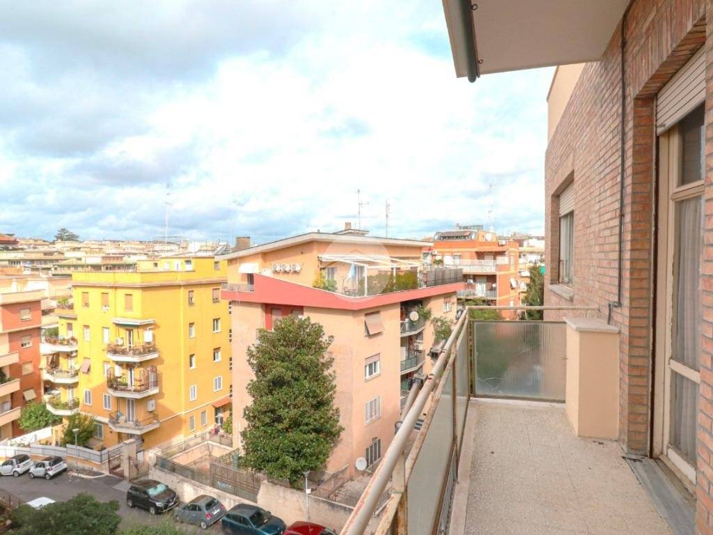 appartamento in vendita a Roma in zona Gianicolense