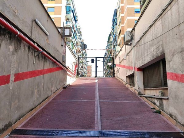 locale commerciale in vendita a Roma in zona Cinecittà