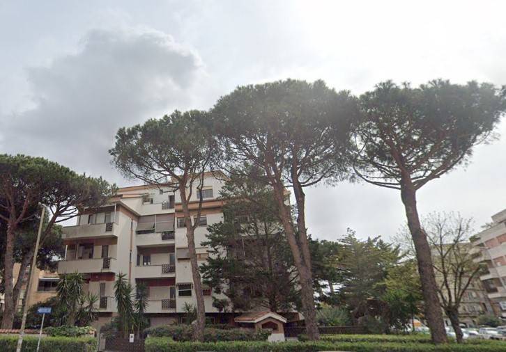 appartamento in vendita a Roma in zona Castel Fusano