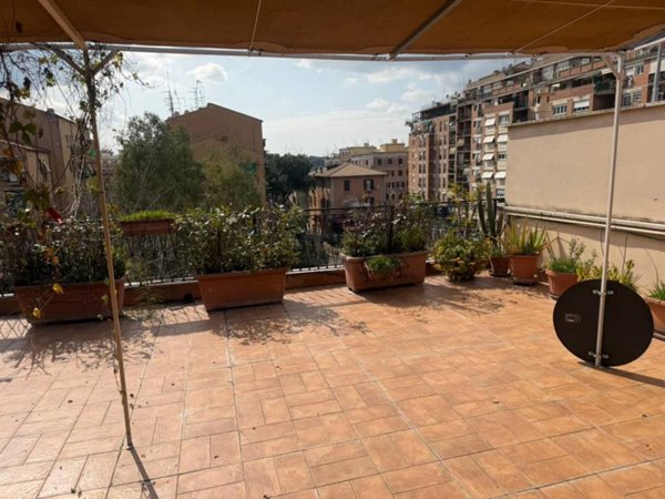 appartamento in vendita a Roma in zona Tuscolano