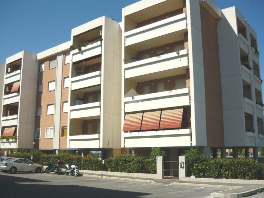appartamento in vendita a Roma in zona Torre Angela