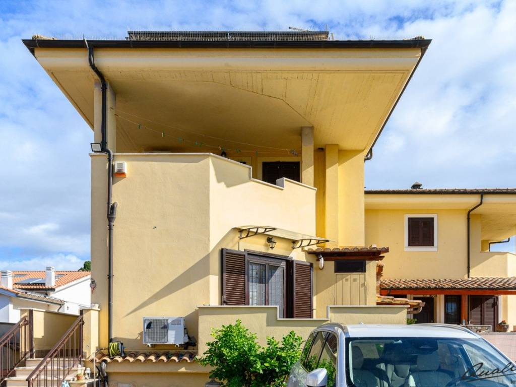 casa indipendente in vendita a Roma in zona Giardini di Corcolle