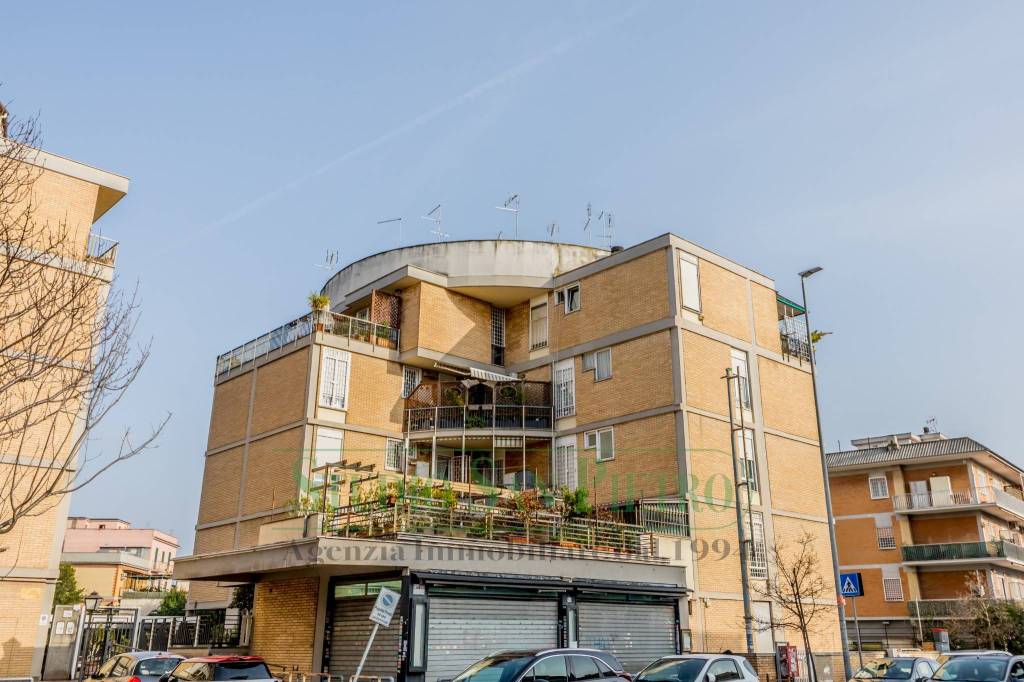 appartamento in vendita a Roma in zona Corviale