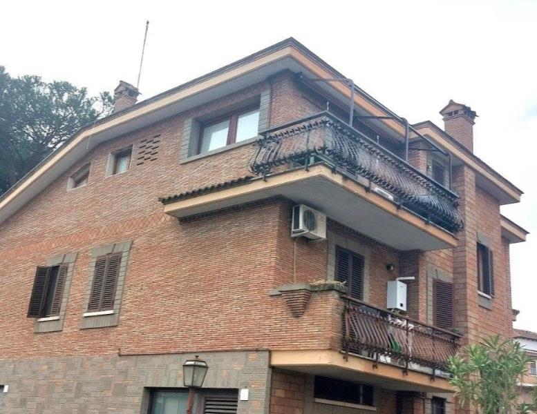 appartamento in vendita a Roma in zona Appio Pignatelli