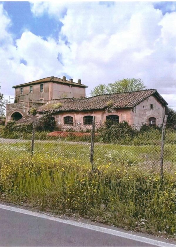 casale in vendita a Roma in zona Appio Claudio