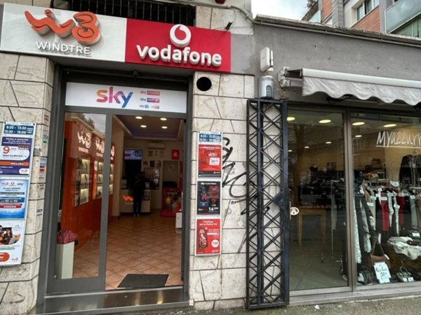 negozio in vendita a Roma in zona Torrevecchia